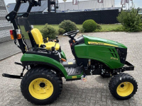 Tracteur pour vignes et vergers John Deere 2026R