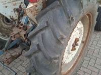 Tracteurs anciens Ford 4000 met voorlader
