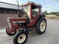 Tracteur International 585 xl