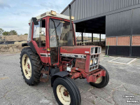 Tracteur International 585 xl