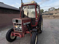 Tracteur International 585 xl