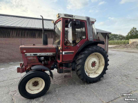 Tracteur International 585 xl