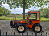Tracteur pour vignes et vergers Holder a550