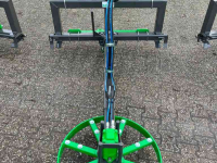 Distributeur de paille pour des logettes  HJS Roterende Diep Strooisel Box Krabber/Vlakker