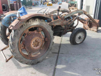Tracteurs anciens Ford Fordson Dextra met frontlader voorlader opknapper oldtimer