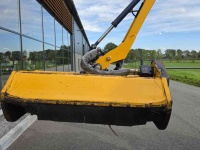Bras avec tondeuse à fléaux Bomford Falcon 5.5