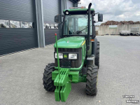 Tracteur pour vignes et vergers John Deere 5615 v