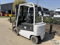Chariot élévateur Unicarriers 1QL25Q HEFTRUCK ELEKTRISCH