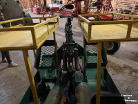 Transplanteuse d‘arbres  RZS-2 boomplantmachine