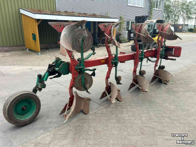 Charrues Kverneland 4 schaar ploeg