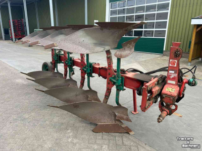 Charrues Kverneland 4 schaar ploeg