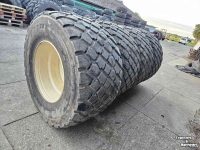 Roues, Pneus, Jantes, Barillets Jumelage Michelin 710/50R30.5 op velg.