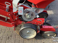 Semoir monograine Becker Aeromat AP8ZGE Maiszaaimachine