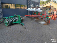 Charrues Kverneland VD 85 4 schaar ploeg met Packomat vorenpakker