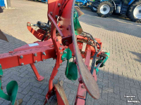Charrues Kverneland VD 85 4 schaar ploeg met Packomat vorenpakker