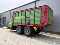 Autochargeuse Strautmann Giga Vitesse CFS 4002. Kort-snijwagen.