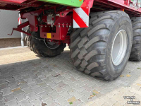 Autochargeuse Strautmann Giga Vitesse CFS 4002. Kort-snijwagen.