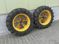 Autres roues, pneus, jantes et accessoires Molcon Dubbellucht Molcon 5-ster 12.4R28 naast 15.5x25