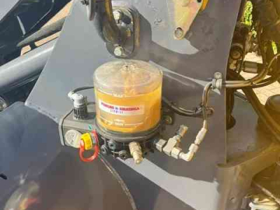 Chargeuse sur pneus Eurotrac W-13-F