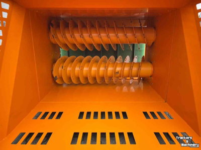 Distributeur de paille pour des logettes Flingk SVV 1250