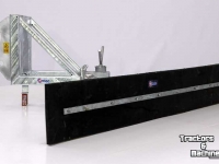 Rabot caoutchouc Qmac Rabot caoutchouc pour étables avec montage JCB