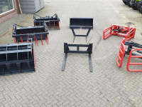 Autres pièces d’équipement et accessoires  Grondbak, Mestgreep, Pelikaanbak, Ronde, Vierkante balenklem, balenprikker