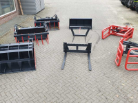 Autres pièces d’équipement et accessoires  Grondbak, Mestgreep, Pelikaanbak, Ronde, Vierkante balenklem, balenprikker