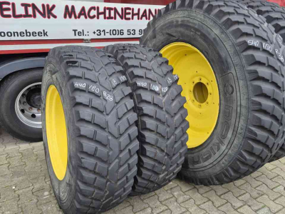 Roues, Pneus, Jantes, Barillets Jumelage Nokian 540/80R38 en 440/80R28 op John Deere velgen