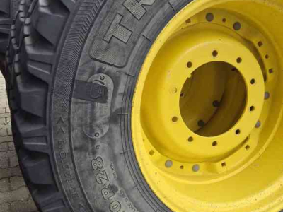 Roues, Pneus, Jantes, Barillets Jumelage Nokian 540/80R38 en 440/80R28 op John Deere velgen