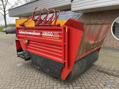 Distributeur de fourrage en bloc Schuitemaker Amigo 20s