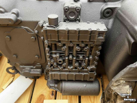 Chargeuse sur pneus Case Complete Powershift versnellingsbak ZF voor Case CE 721D, 721E   New Holland W170, W170B, W170TC, W170PL   O&K L25.6