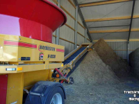 Distributeur de paille pour des logettes Haybuster H1030 strohakselaar
