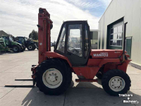 Charriot tous terrains à mât Manitou M 426 CP