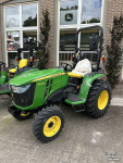 Tracteur pour vignes et vergers John Deere 3038E