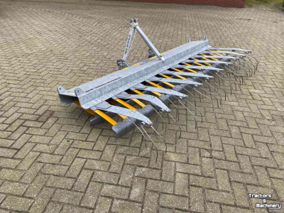 Aérateur de prairie Joskin BF300R4S2