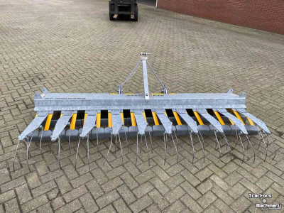 Aérateur de prairie Joskin BF300R4S2