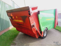 Distributeur de fourrage en bloc Strautmann BVW 801