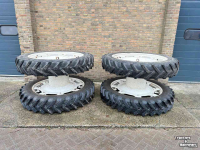 Roues, Pneus, Jantes, Barillets Jumelage BKT 300/95R46 + 320/90R46
