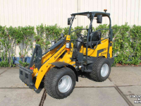 Chargeuse sur pneus Schäffer 2430 minishovel shovel wiellader gele bouwmachinelijn