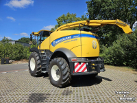 Ensileuse automotrice New Holland FR 550