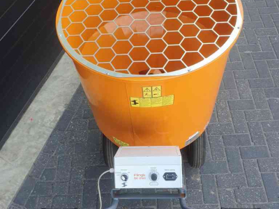 Épandeur de sciure pour des logettes Flingk SE250