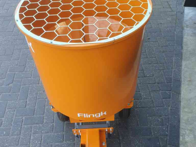 Épandeur de sciure pour des logettes Flingk SE250