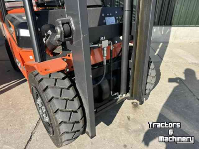 Chariot élévateur  hchi   3500kg  2 stuks voorraad