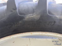 Autres tracteurs et accessoires Michelin 270/95R48 & 12.4R28 cultuurwiel set