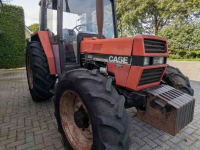 Tracteur Case-IH 833