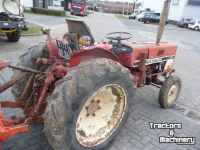 Tracteur pour vignes et vergers International 733