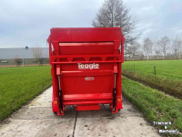 Distributeur de paille pour des logettes Teagle Tomahawk 8200SC stroverdeler