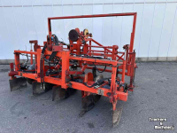 Planteuse  Desmytere ruggenvormer met preiponsmachine  Plantmachine/gatenponser voor bijv. prei  Hydraulisch aangedreven ruggenvormer