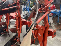 Charrues Kuhn VARI MASTER 121