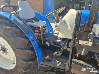 Tracteur New Holland TRACTOR T4020V ROPS 4WD